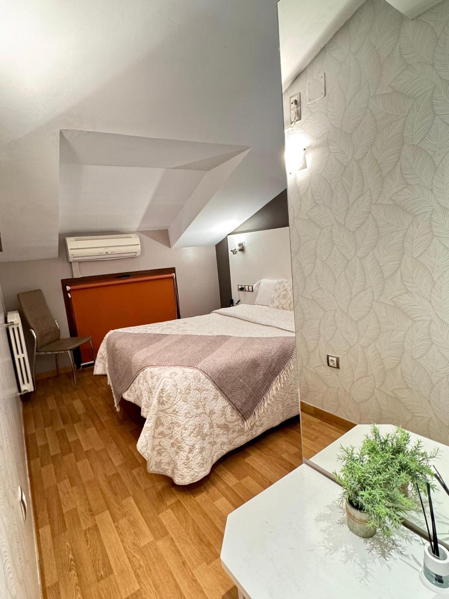 Hotel El Acebo Jaca Ngoại thất bức ảnh