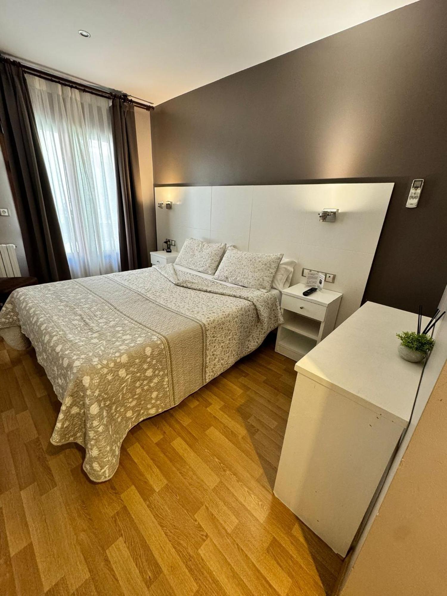 Hotel El Acebo Jaca Ngoại thất bức ảnh