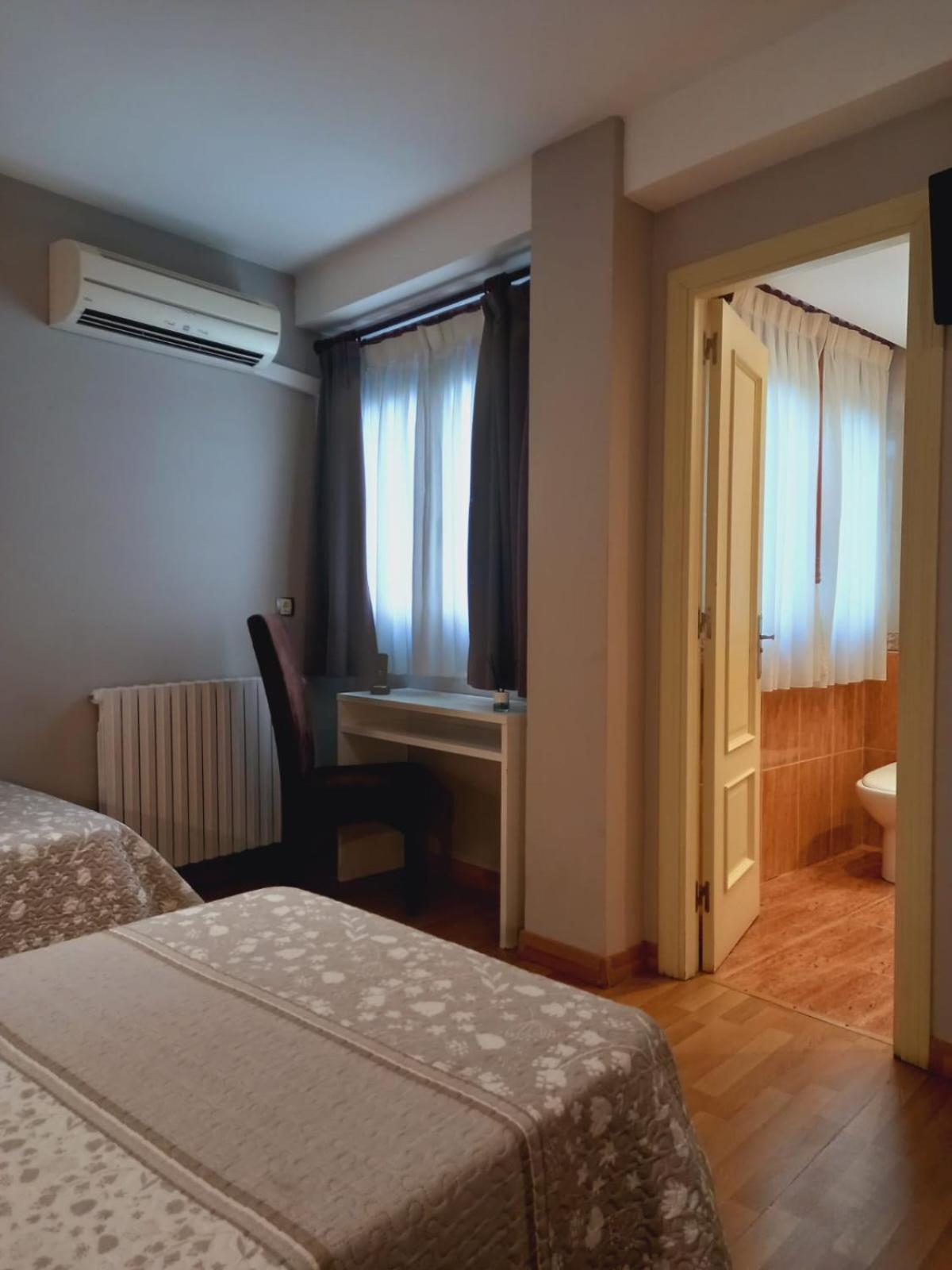 Hotel El Acebo Jaca Ngoại thất bức ảnh