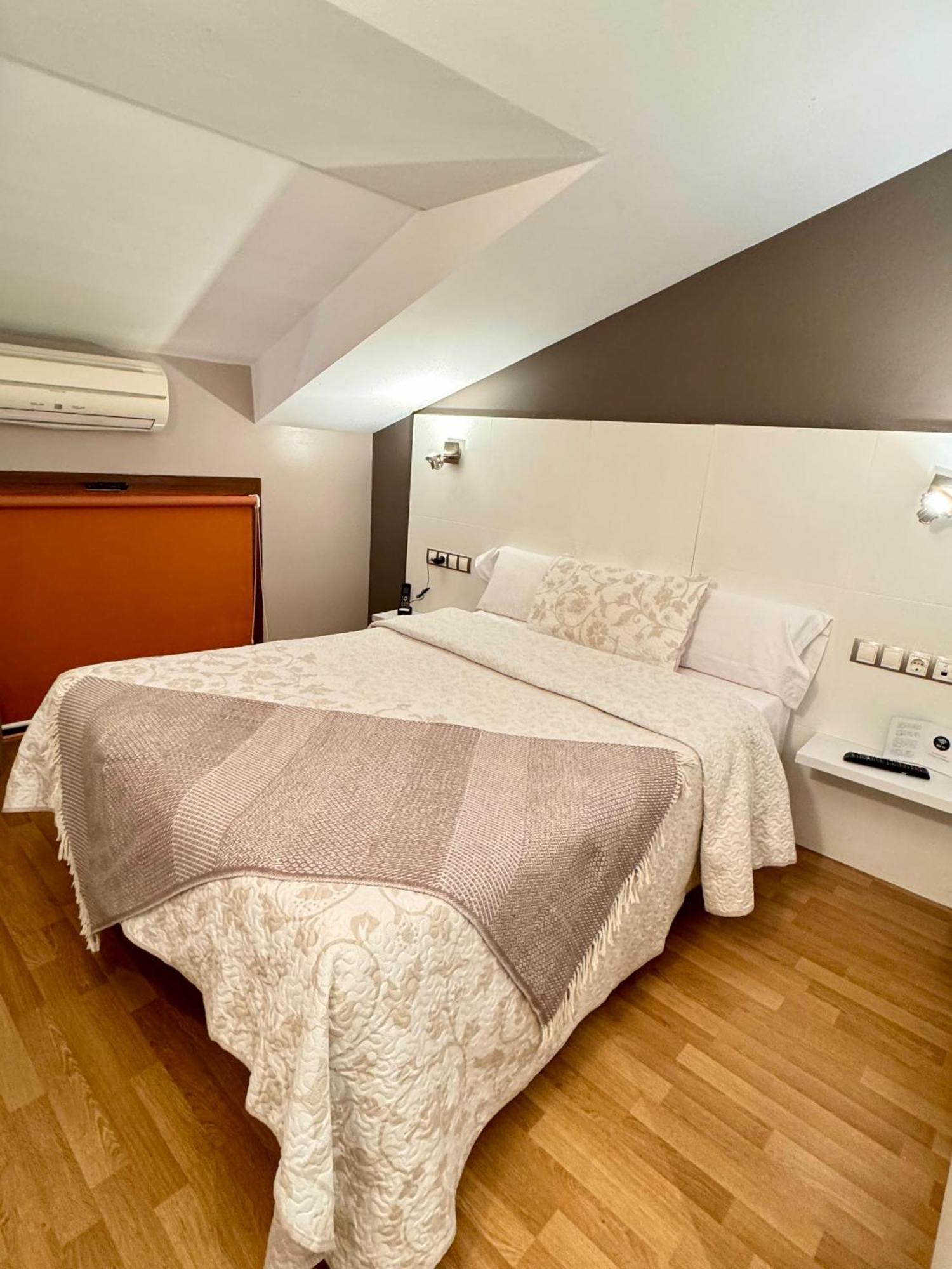 Hotel El Acebo Jaca Ngoại thất bức ảnh