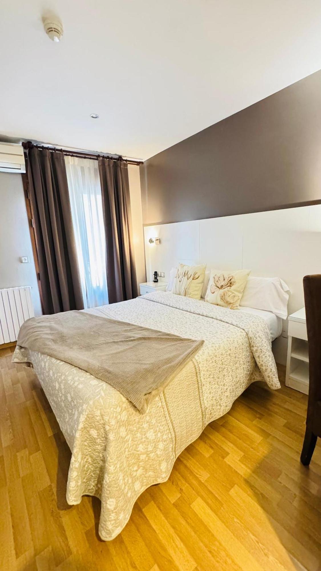 Hotel El Acebo Jaca Ngoại thất bức ảnh