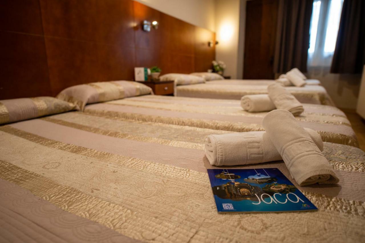 Hotel El Acebo Jaca Ngoại thất bức ảnh
